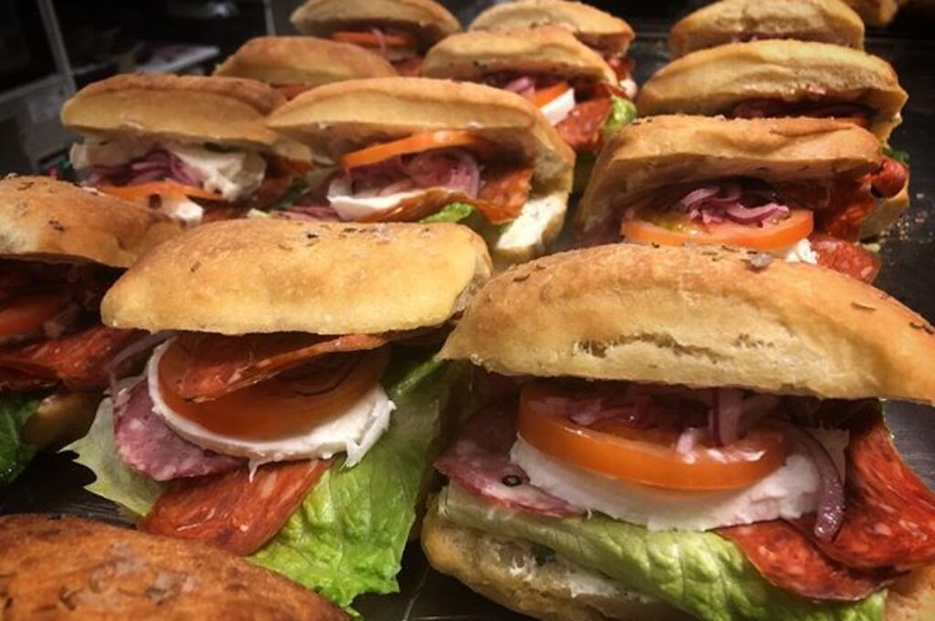 Stora lunchsmörgåsar