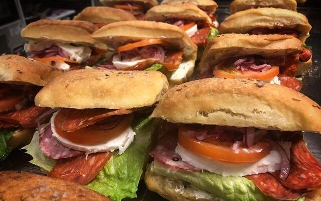 Stora lunchsmörgåsar